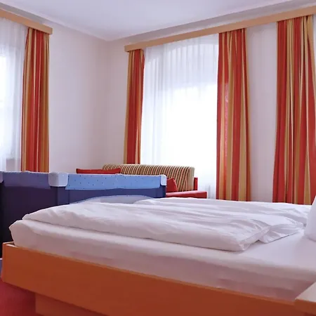 Restaurant Schwarzer Adler באד סאולגאו