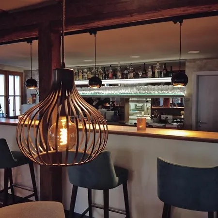 Restaurant Schwarzer Adler Hotel 3*