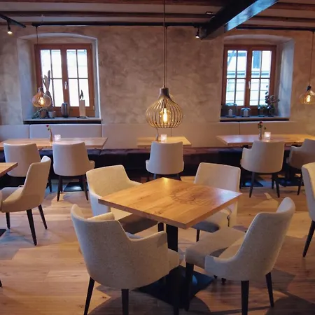 Hotel Restaurant Schwarzer Adler 3*